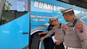 Gelar Ramp Check Bus Pariwisata, Satlantas Polres Rembang Pastikan Keamanan