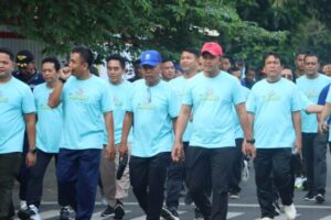 Jalan Santai Peringatan Hari Buruh 2024 Diikuti Kapolres Jembrana