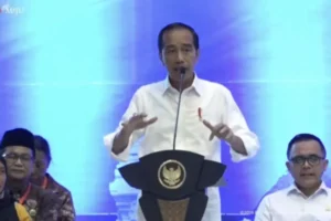 Jokowi Serahkan Ribuan Sertifikat Tanah Elektronik di Banyuwangi