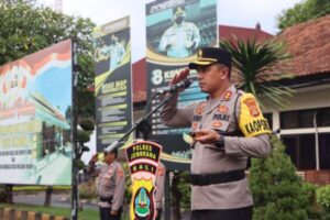 Kapolres Jembrana Ajak Personil Benahi Citra Polri saat Apel Jam Pimpinan