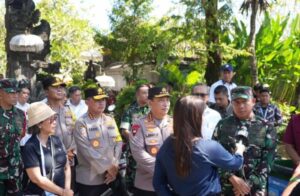 Kapolri Bersama Kapolda Bali dampingi Presiden RI kunjungi Tahura Mangrove