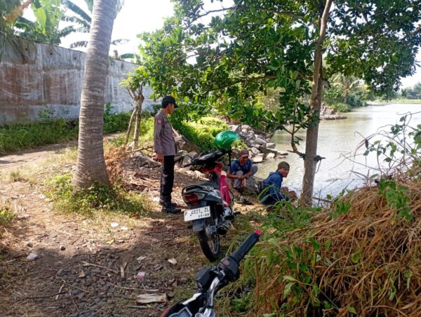 Kapolsek Kabat Banyuwangi Lakukan Patroli Imbang Di Pantai Pondoknongko