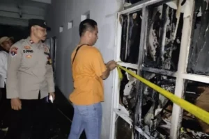 Sebuah Gudang Pabrik Album Foto di Semarang Terbakar