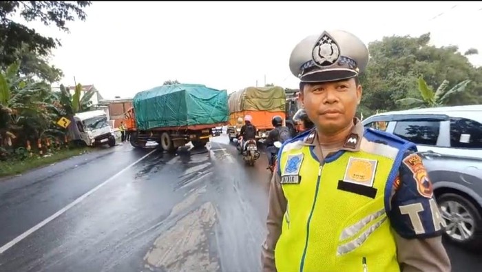 Kecelakaan Beruntun Di Jalan Kudus Pati, Dua Pemotor Dilarikan Ke Rs