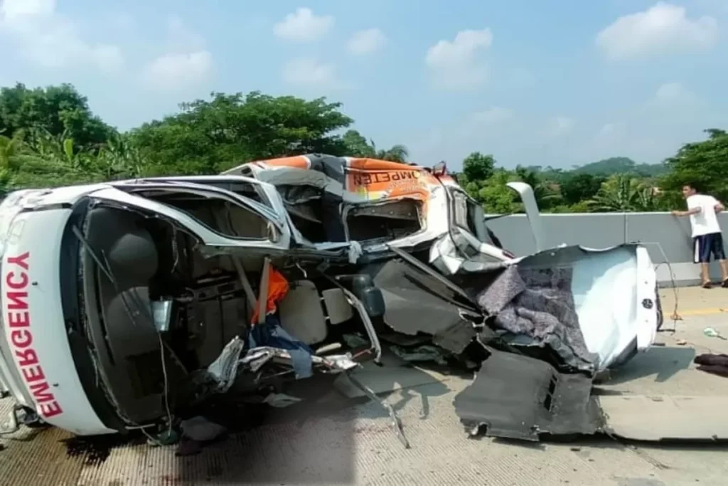 Tabrakan di Tol Batang-Semarang, Ambulans DSH Klaten Tabrak Truk, Satu Tewas