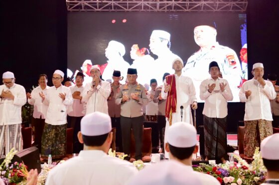 Kegiatan Arrohmaniyah Bersholawat Di Rembang Dihadiri Kapolda Jawa Tengah