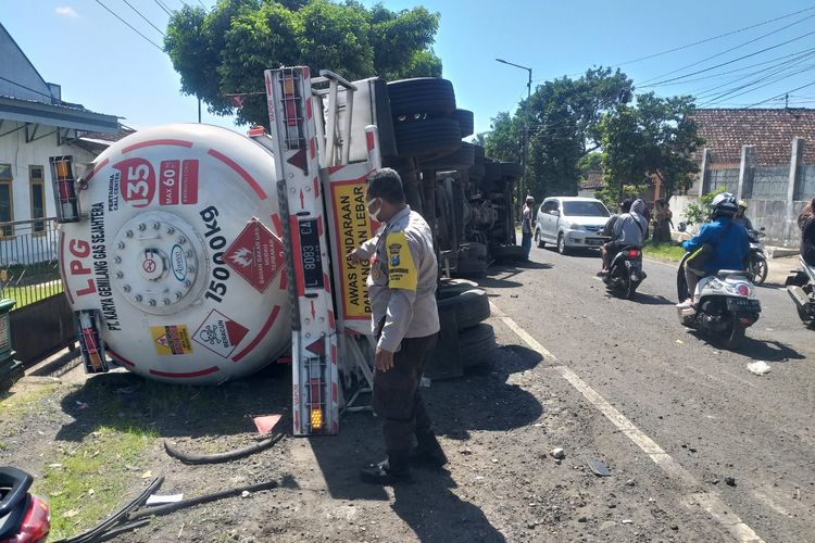 Kronologi Kecelakaan Truk Tangki Di Jalur Jember Banyuwangi, 1 Tewas