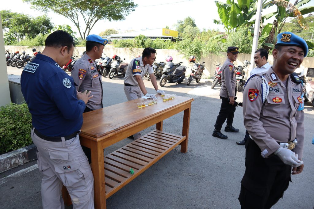 Laksanakan Tes Urine, Polres Rembang Cegah Penyalahgunaan Narkotika