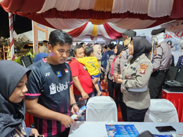 Masyarakat Palangka Raya Antusias Kunjungi Stand Ditlantas Polda Kalteng