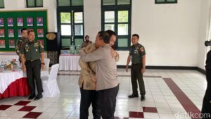 Momen Akrab Hendi & Ahmad Luthfi Berpelukan di Tengah Isu Pilgub Jateng