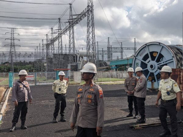 Personil Ditpamobvit Polda Jatim Laksanakan Patroli gardu Induk Pln Giri