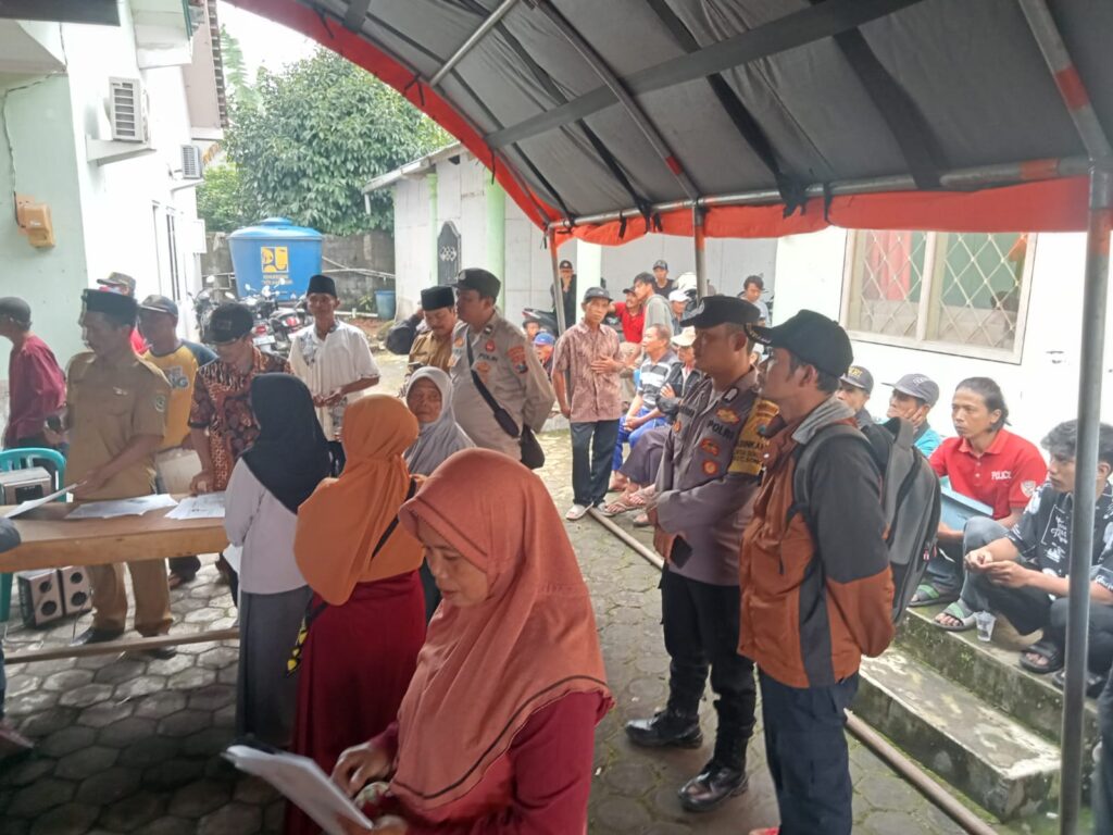 SAMBANG PASAR MURAH DI SUMBERARUM, POLSEK SONGGON GELAR PATROLI