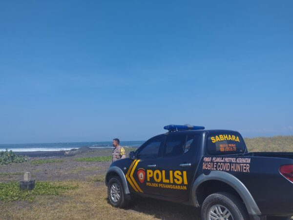 Patroli Polsek Pesanggaran Untuk Pastikan Pantai Pancer Banyuwangi Aman