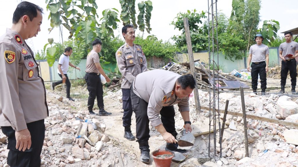 Pelatakan Batu Pertama Pembangunan Gedung Bagian Logistik Oleh Kapolres Rembang