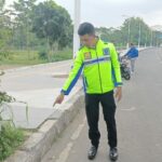 Pemotor Bonceng Tiga Tabrak Trotoar Di Jalan Bung Karno Purwokerto,