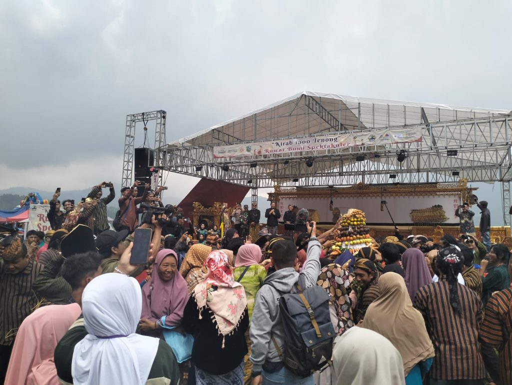 Pengamanan Kirab 1000 Tenong Ruwat Bumi Spektakuler Oleh Personil Polsek