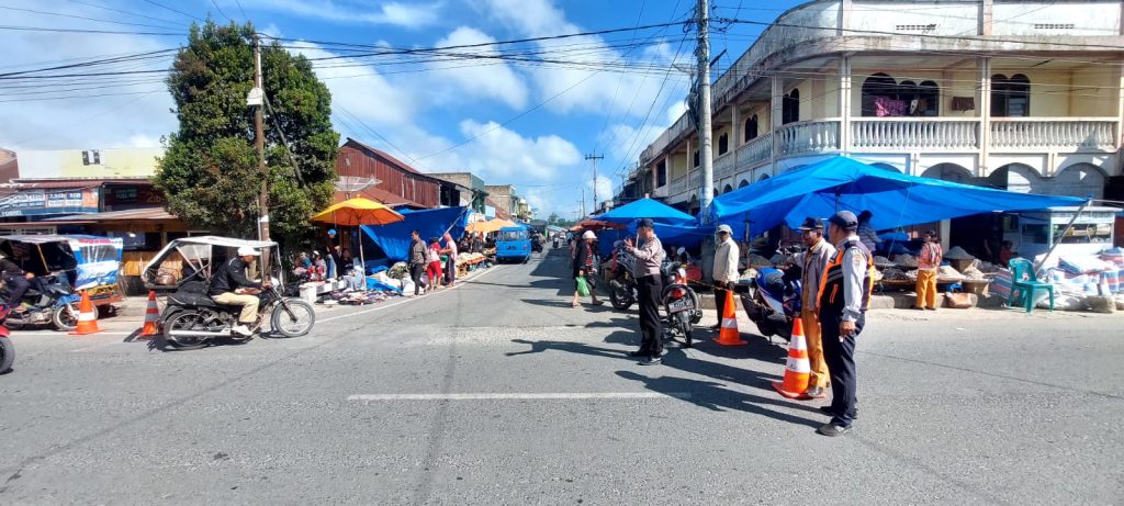 Pengaturan Demi Kelancaran Lalu Lintas Di Pasar Tradisional Lintongnihuta