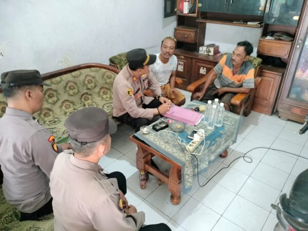 Penjual Miras Jenis Arak Bali Ditindak Oleh Polsek Wongsorejo