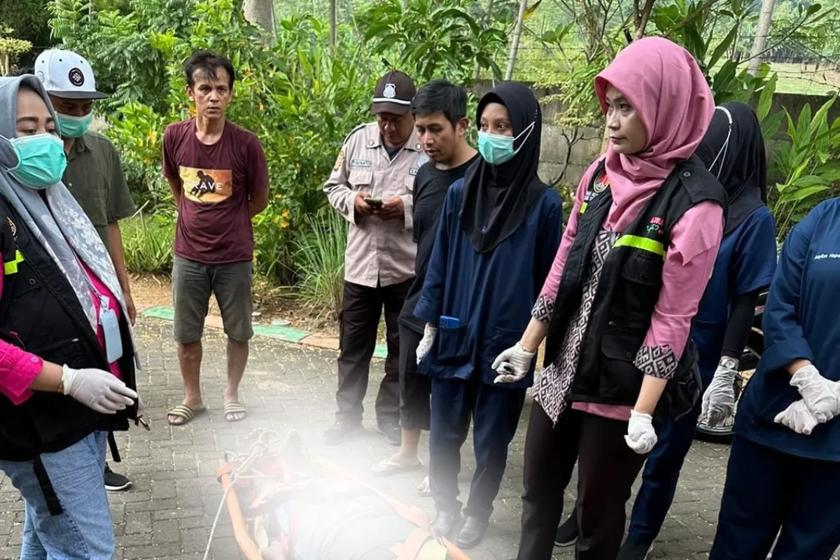 Perbaiki Atap Rumah, Pekerja Bangunan Di Semarang Tewas Tersengat Listrik