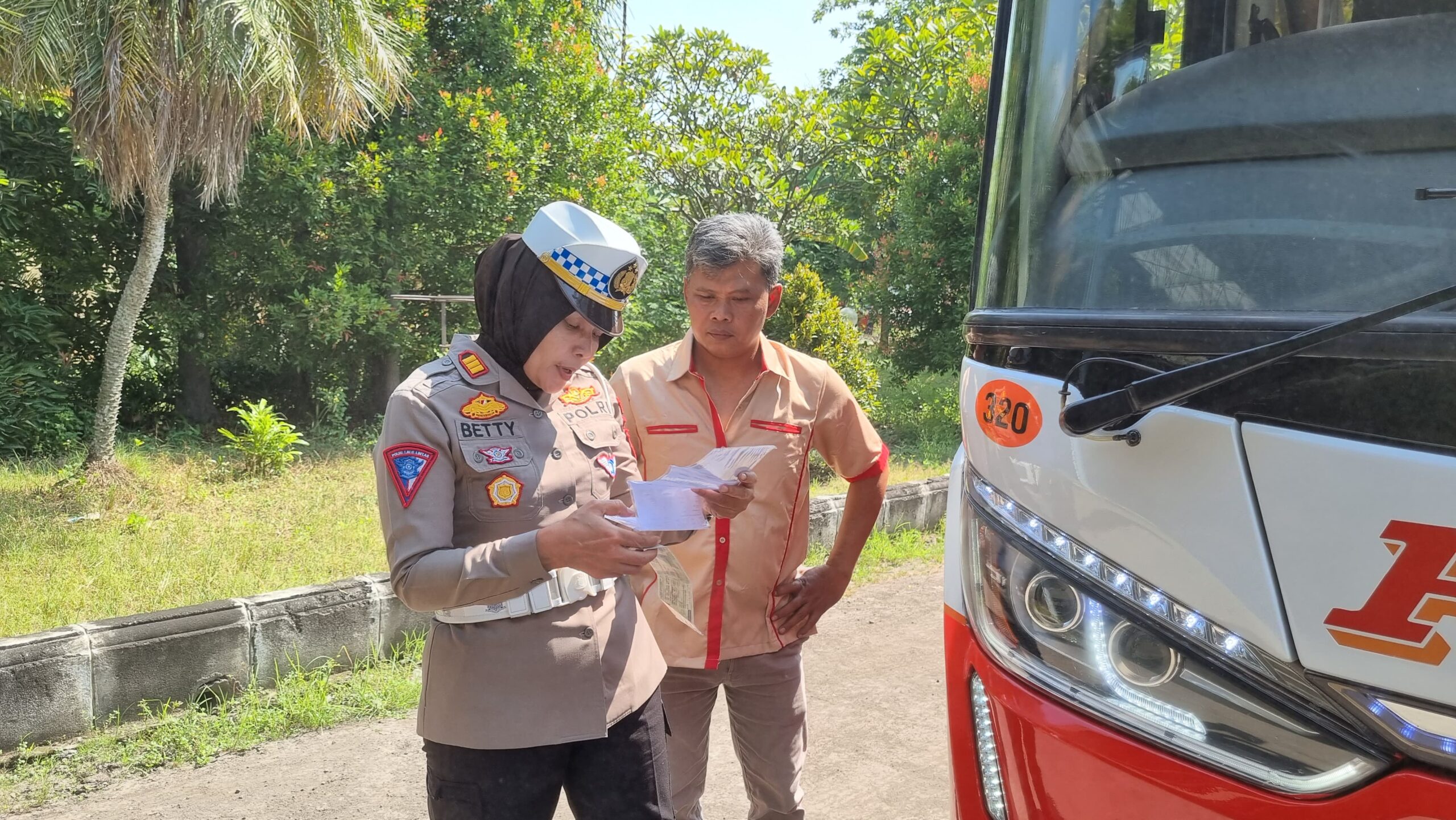 Periksa Kelayakan Bus Pariwisata, Satlantas Dan Dishub Sukoharjo Cegah Kecelakaan