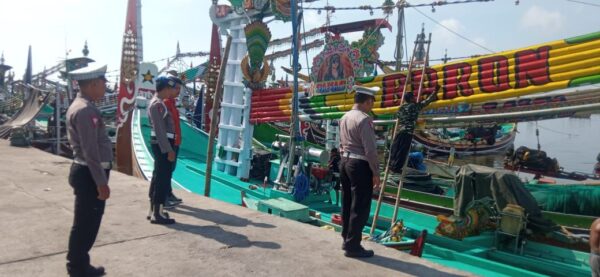 Petugas Amankan Objek Wisata Pantai Gumuk Kantong Kecamatan Muncar