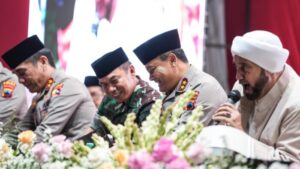 Polda Jateng gelar Doa Lintas Agama: Irjen Pol Ahmad Luthfi dan Habib Syech bin Abdul Qodir Assegaf Lantunkan Sholawat, Doa untuk Keamanan dan Kedamaian Negeri