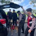 Polisi Perketat Keamanan Dengan Periksa Pelabuhan Asdp Ketapang Banyuwangi,