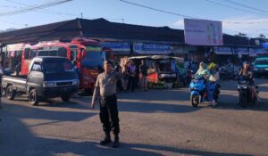 Beri Kenyamanan, Polres Banjarnegara Lakukan Pengaturan Lalu Lintas Pagi