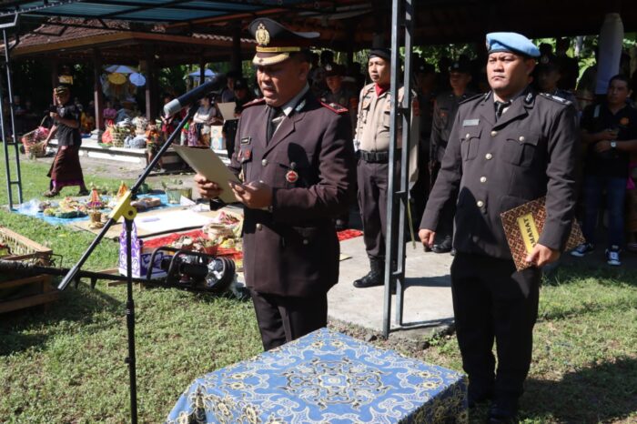 Polres Jembrana Gelar Upacara Pengantaran Jenazah Alm. Kompol (purn) I