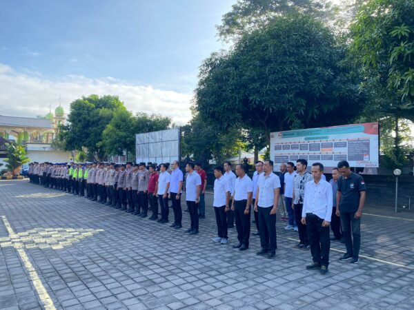 Polres Jembrana Melaksanakan Apel Siaga Peringati Hari Buruh