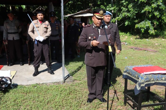 Polres jembrana upacara pengantaran & perabuan jenazah alm. kompol (purn)