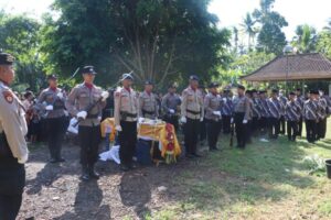 Polres Jembrana Upacara Pengantaran dan Perabuan Jenazah Alm. Kompol (Purn) I Ketut Narpa