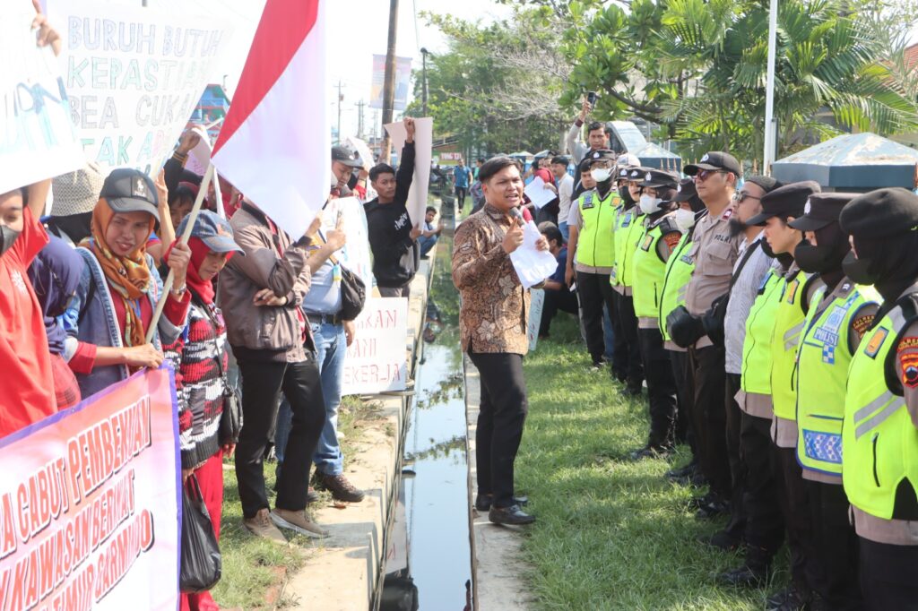 Polres Tegal Kota Beri Pengamanan Penyampaian Aspirasi Para Buruh PT. CTG Pemalang