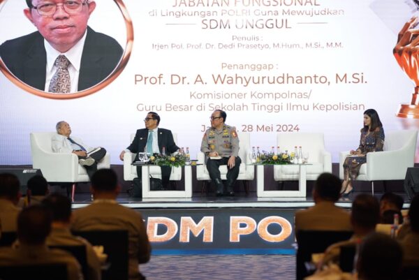 Polri Penulis Buku Terbanyak, Irjen Dedi Raih Rekor Muri Perwira