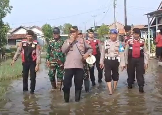 Ratusan Rumah Di Pemalang Terendam Banjir, Polisi Dan Tni Beri