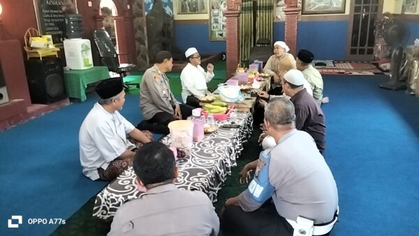 Sambang Tokoh Agama, Kapolsek Cluring Gelar Silaturahmi