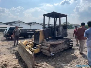 Seorang Pria Colomadu Bakar Bulldozer di Proyek Gedung Boyolali Diduga Sakit Hati