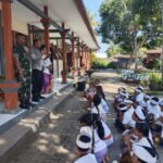 Sambang Sd No. 2 Dauhwarum, Bhabinkamtibmas Dauhwaru Gelar Program Mulia