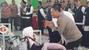 Sambangi Embarkasi Solo, Kapolda Jateng Minta Calon Haji Doakan Polisi