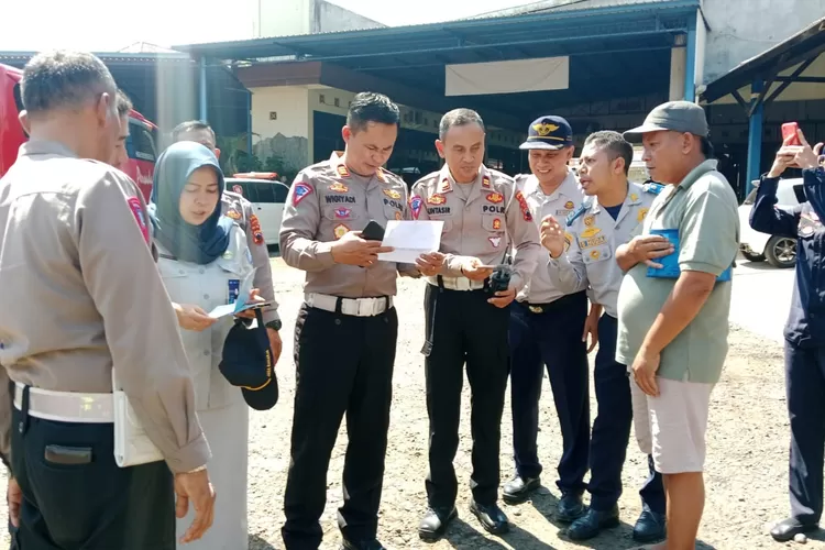 Satlantas Polres Batang Proaktif Gelar Ram Check Bus Wisata Untuk