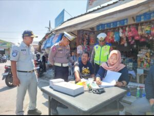 Satlantas Polres Demak Mengecek Seluruh Kendaraan Yang Berwisata di Demak