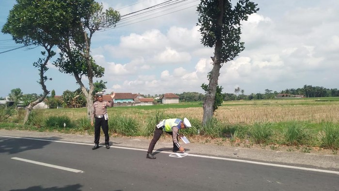 Satu Orang Tewas Dalam Kecelakaan Motor Tabrak Truk Di Banyuwangi