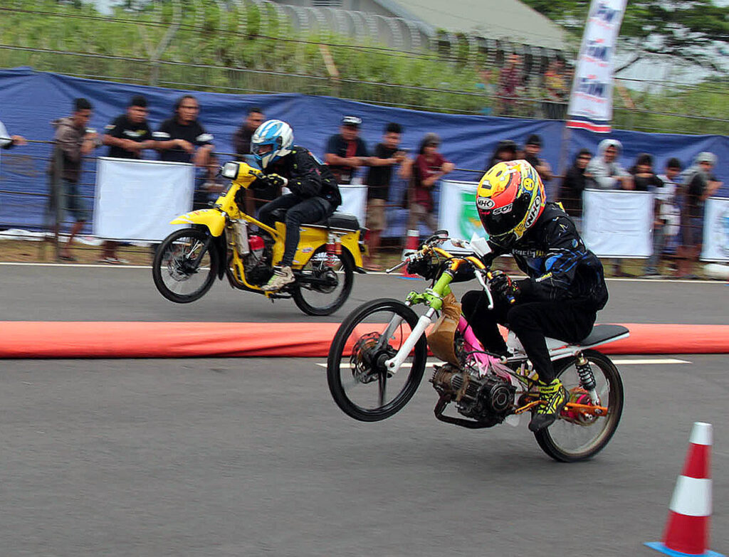 Semoat Ditunda, Piala Dandim & Kapolres Sukoharjo Drag Bike Rookie