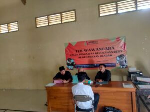 TES WAWANCARA PENGAWAS KELURAHAN PILKADA 2024 DI GLAGAH BERLANGSUNG LANCAR