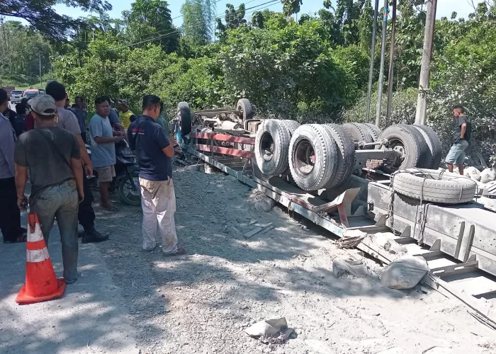 Tabrakan Maut Truk Vs Honda Beat Di Bulu Rembang Tewaskan