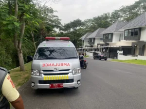 Tabrakan di Perumahan Citragrand Semarang, Seorang Dokter Terjun ke Parit