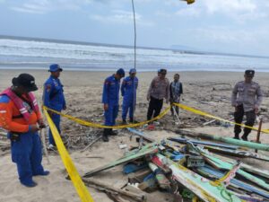 Tim Gabungan Lakukan Pencarian Korban Nelayan Hilang di Pantai Banyuwangi