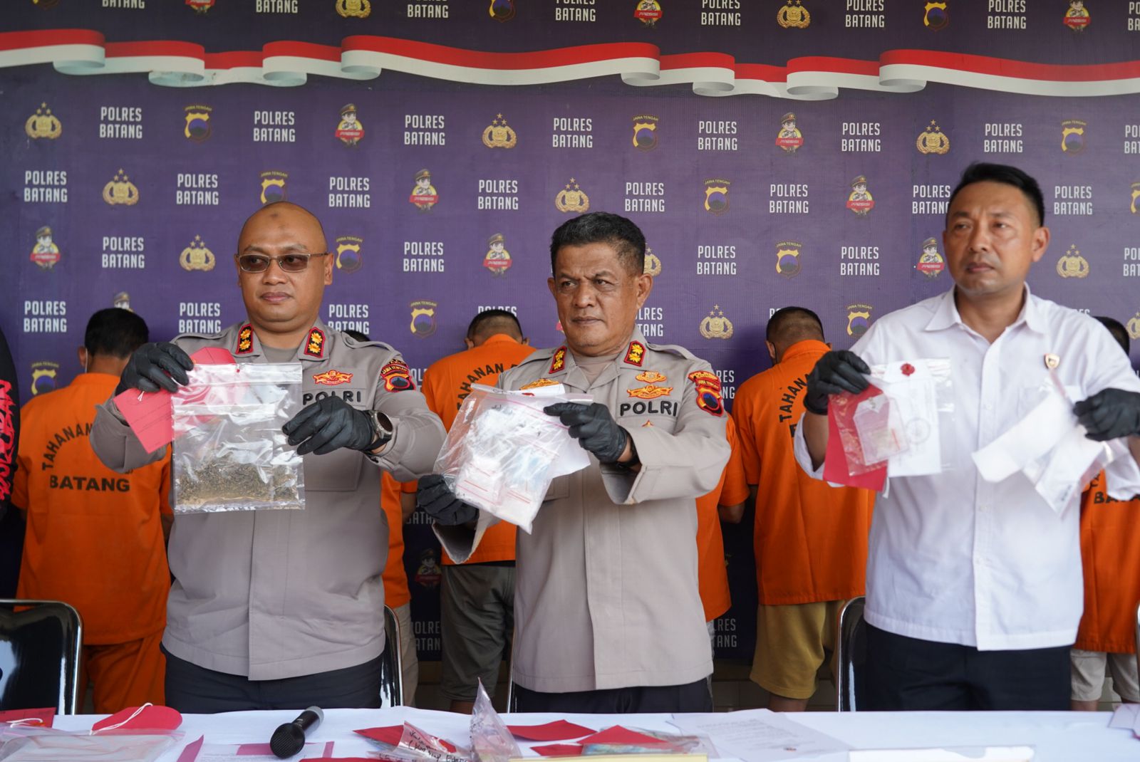 Tujuh Tersangka Ditangkap, Polres Batang Sita 16,06 Gram Sabu Dan