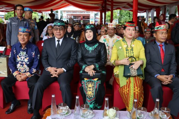 Upacara Peringatan Hut Ke 67 Provinsi Kalteng Di Kantor Gubernur Dihadiri