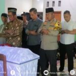 Video: Kapolres Sukoharjo Takziah Ke Rumah Warganya Yang Meninggal